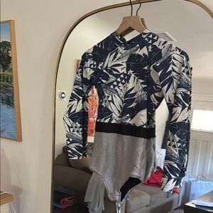 Ripcurl Surfsuit Navy and White Leaf Print